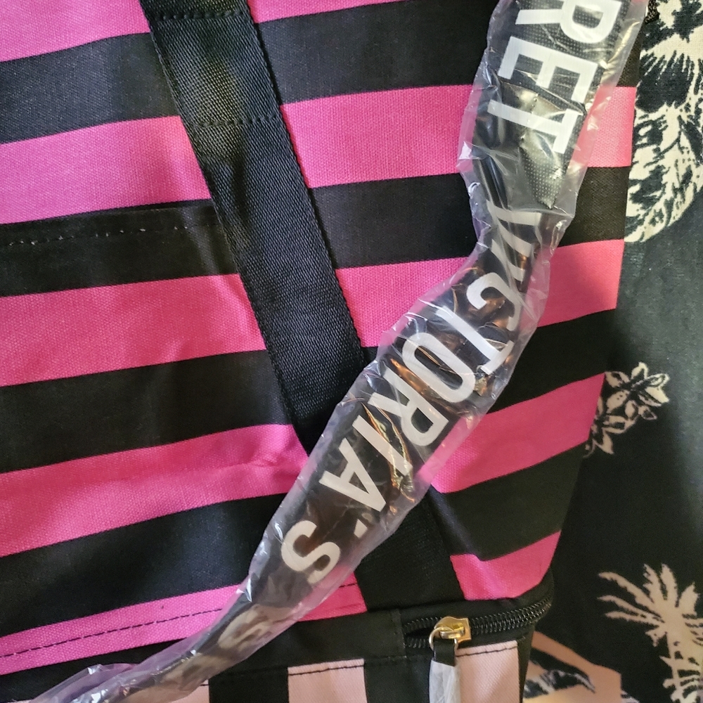 Victoria's Secret Weekend Travel Bag - Picture 15 of 16